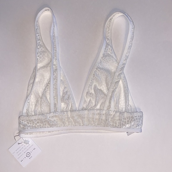 Underbares New Everyday Comfort Bra Wintr White, Elastic all around Stretch Lace - Picture 2 of 14